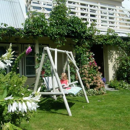 Kaju Guesthouses Nasva Exteriör bild