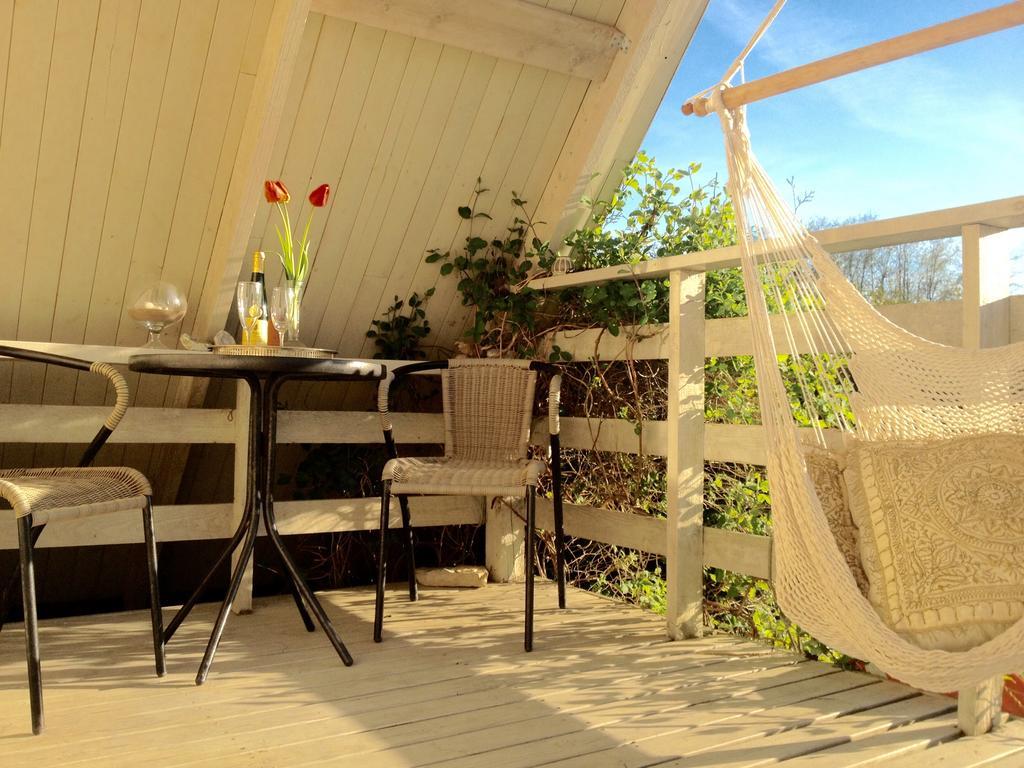 Kaju Guesthouses Nasva Exteriör bild